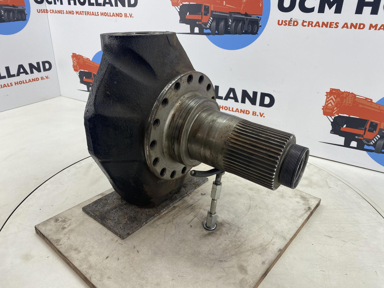 Liebherr LTM 1035 Steering knuckle 16 holes axle 1 - Поворотный кулак для Мобильных кранов: фото 3 Liebherr LTM 1035 Steering knuckle 16 holes axle 1 - Поворотный кулак для Мобильных кранов: фото 3