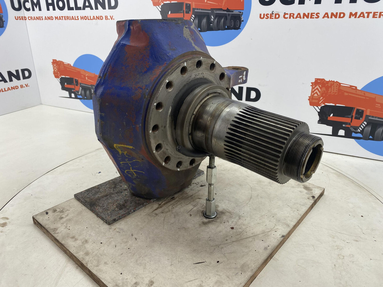 Liebherr LTM 1040-2.1 Steering knuckle 16 holes axle 2 - Поворотный кулак для Мобильных кранов: фото 3 Liebherr LTM 1040-2.1 Steering knuckle 16 holes axle 2 - Поворотный кулак для Мобильных кранов: фото 3