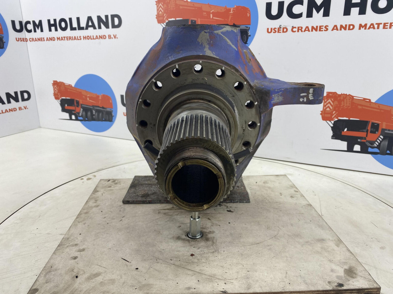 Liebherr LTM 1040-2.1 Steering knuckle 16 holes axle 2 - Поворотный кулак для Мобильных кранов: фото 2 Liebherr LTM 1040-2.1 Steering knuckle 16 holes axle 2 - Поворотный кулак для Мобильных кранов: фото 2