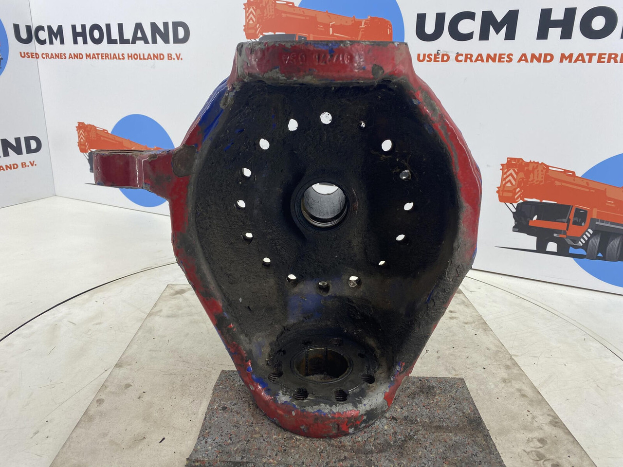 Liebherr LTM 1040-2.1 Steering knuckle 16 holes axle 2 - Поворотный кулак для Мобильных кранов: фото 5 Liebherr LTM 1040-2.1 Steering knuckle 16 holes axle 2 - Поворотный кулак для Мобильных кранов: фото 5