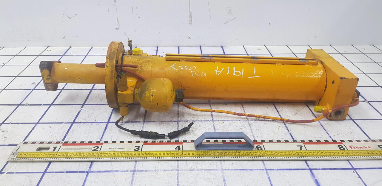 Liebherr LTM 1050-1 ballast extension ram - Гидравлический цилиндр для Мобильных кранов: фото 1 Liebherr LTM 1050-1 ballast extension ram - Гидравлический цилиндр для Мобильных кранов: фото 1