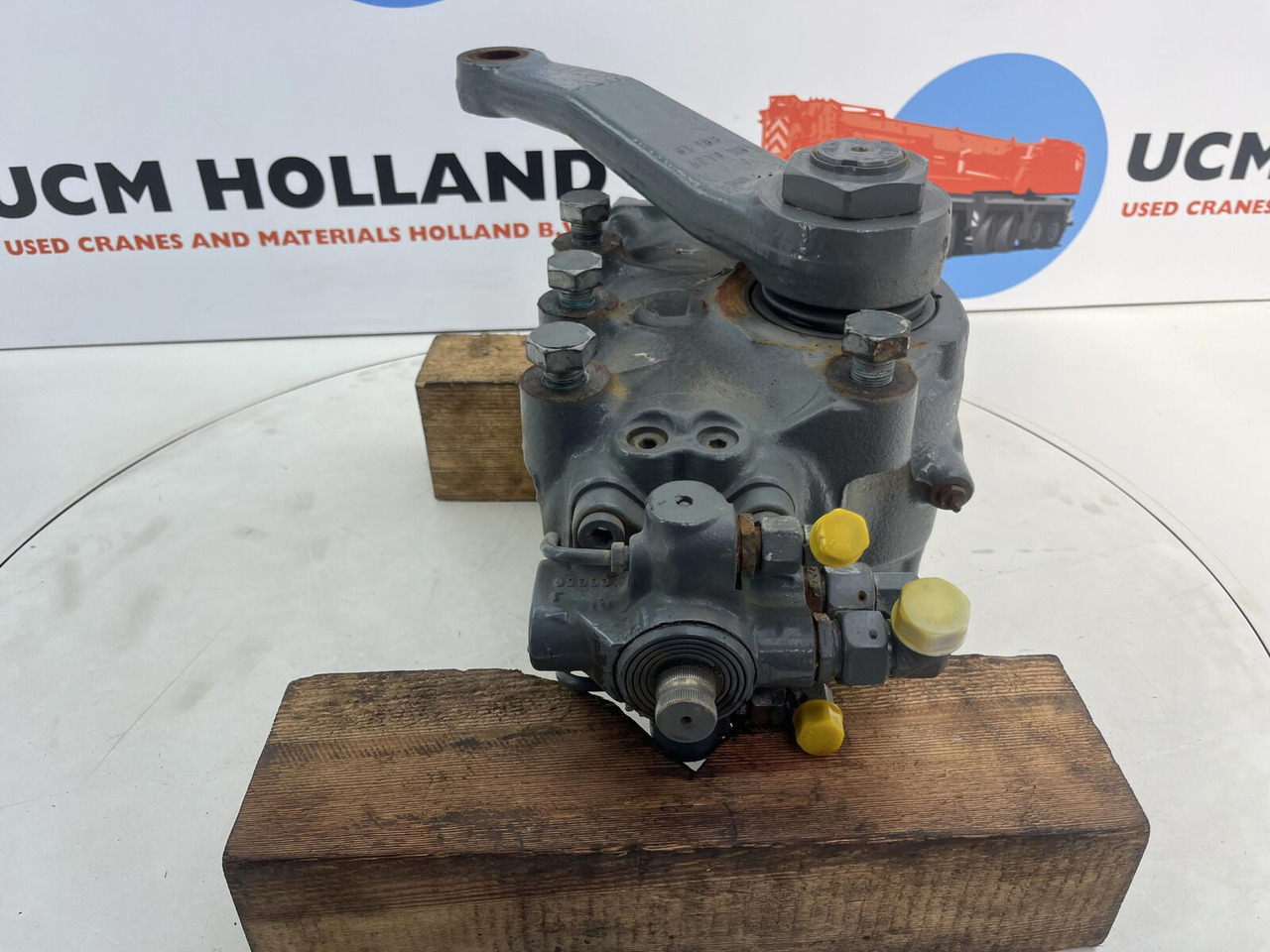 Liebherr LTM 1130-5.1 steering box - Рулевой механизм для Мобильных кранов: фото 2 Liebherr LTM 1130-5.1 steering box - Рулевой механизм для Мобильных кранов: фото 2