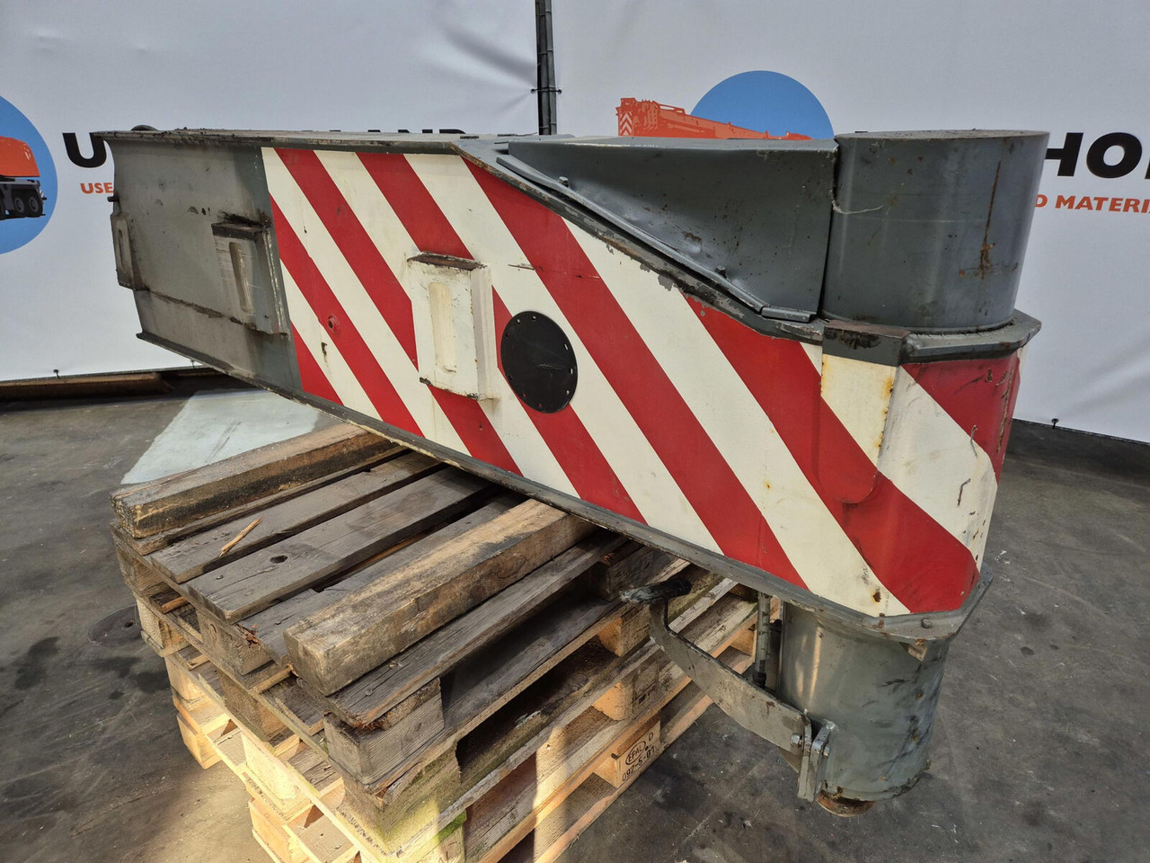 Liebherr LTM 1250-6.1 outriggerbeam rear with support cylinder - Подвеска для Кранов: фото 1 Liebherr LTM 1250-6.1 outriggerbeam rear with support cylinder - Подвеска для Кранов: фото 1