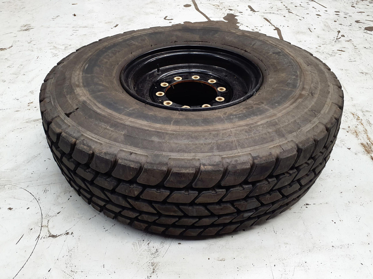 Liebherr Wheel 445/95R25 10 12 1p - Колесо для Кранов: фото 1 Liebherr Wheel 445/95R25 10 12 1p - Колесо для Кранов: фото 1