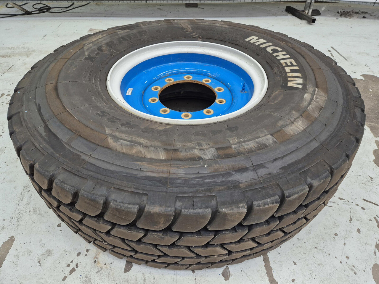 Liebherr Wheel 445/95R25 10 12 1p - Колесо для Кранов: фото 1 Liebherr Wheel 445/95R25 10 12 1p - Колесо для Кранов: фото 1