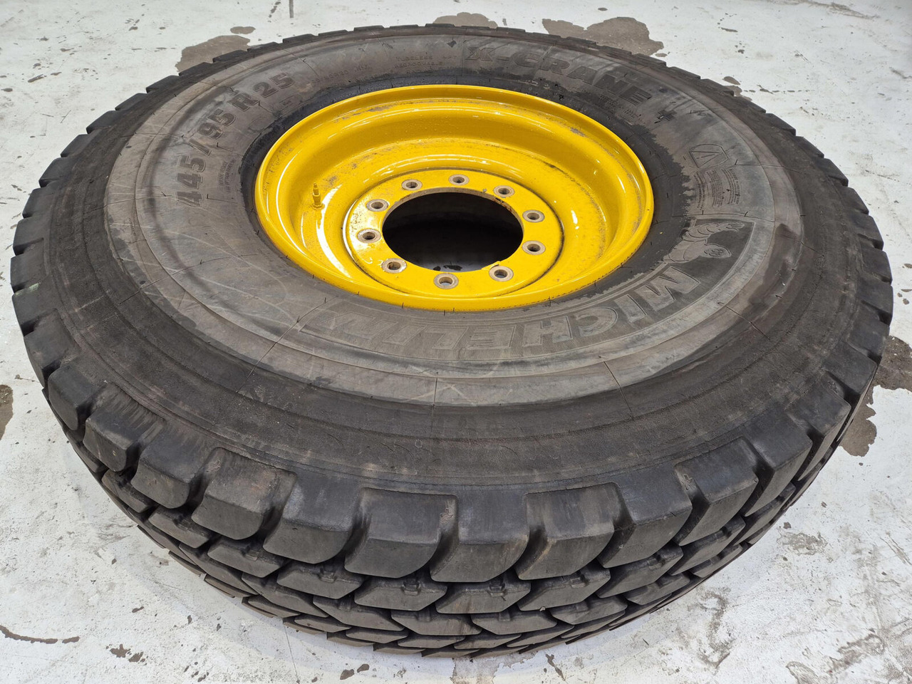 Liebherr Wheel 445/95R25 10 12 1p - Колесо для Кранов: фото 1 Liebherr Wheel 445/95R25 10 12 1p - Колесо для Кранов: фото 1