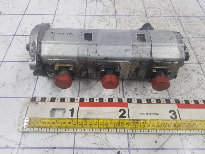 Sauer Sundstrand 3 way gear pump - Гидравлический насос для Кранов: фото 1 Sauer Sundstrand 3 way gear pump - Гидравлический насос для Кранов: фото 1