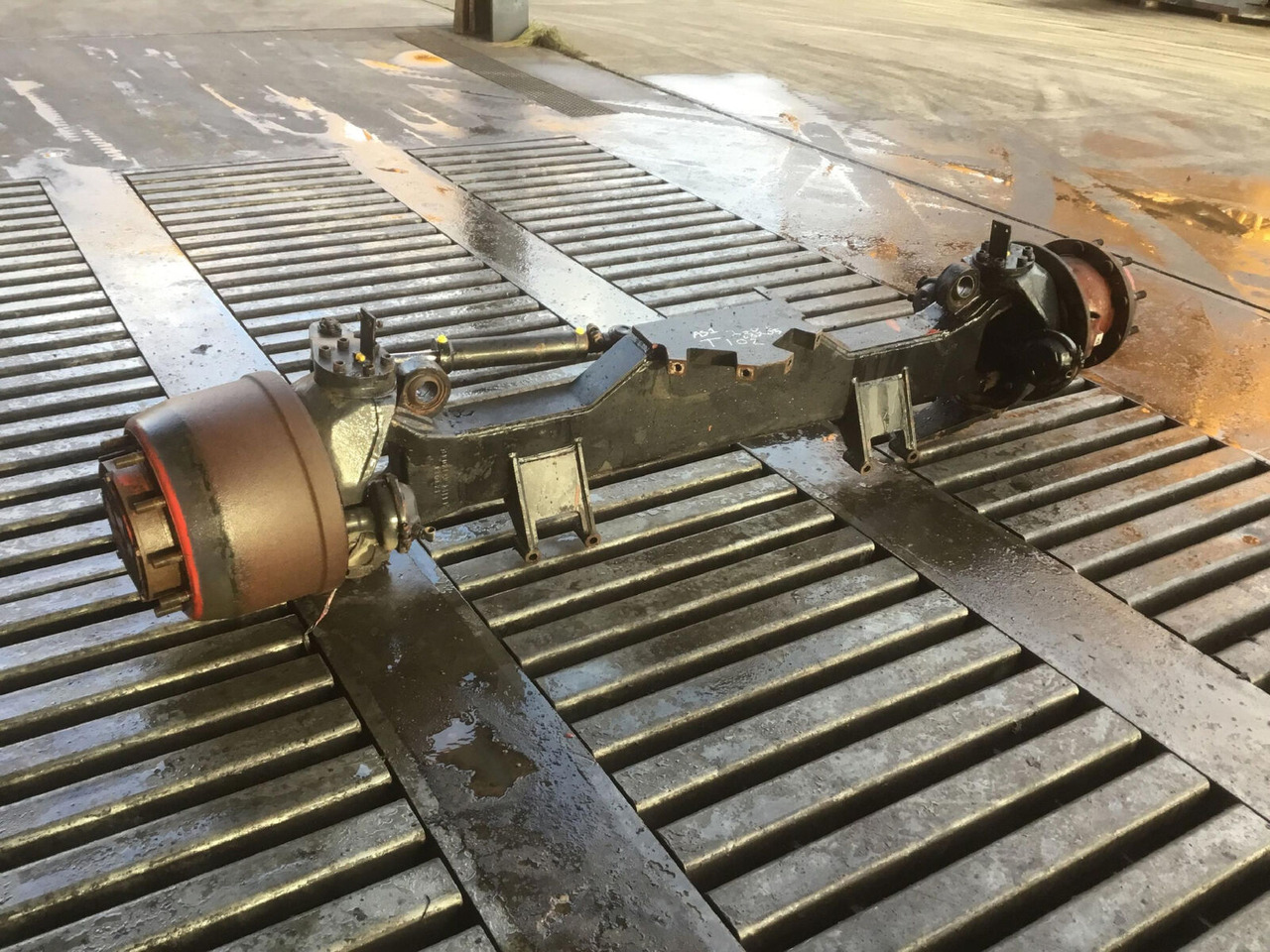 Spierings SK 477 axle 1 - Ось и запчасти для Мобильных кранов: фото 1 Spierings SK 477 axle 1 - Ось и запчасти для Мобильных кранов: фото 1