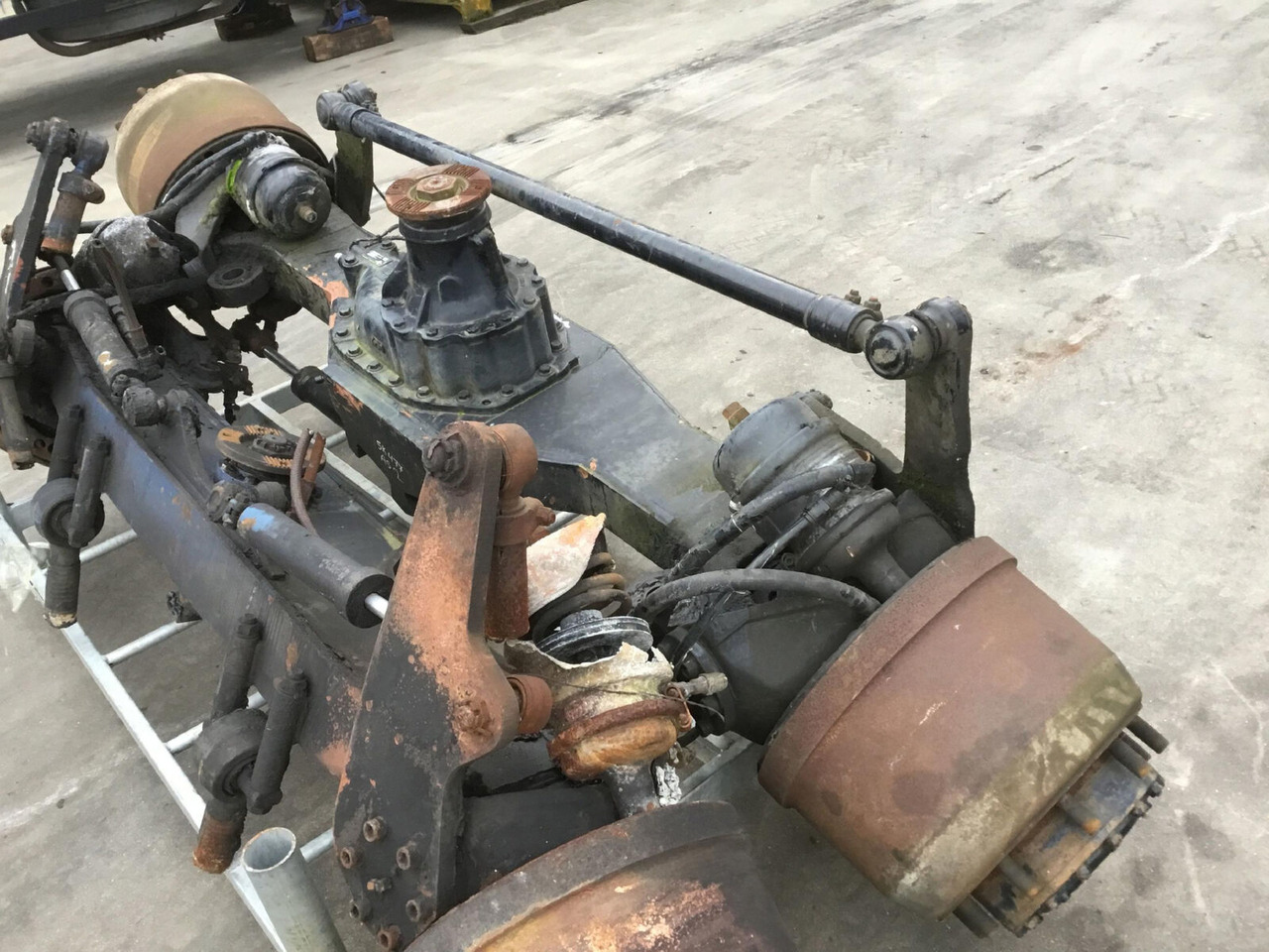 Spierings SK 477 axle 2 - Ось и запчасти для Мобильных кранов: фото 2 Spierings SK 477 axle 2 - Ось и запчасти для Мобильных кранов: фото 2