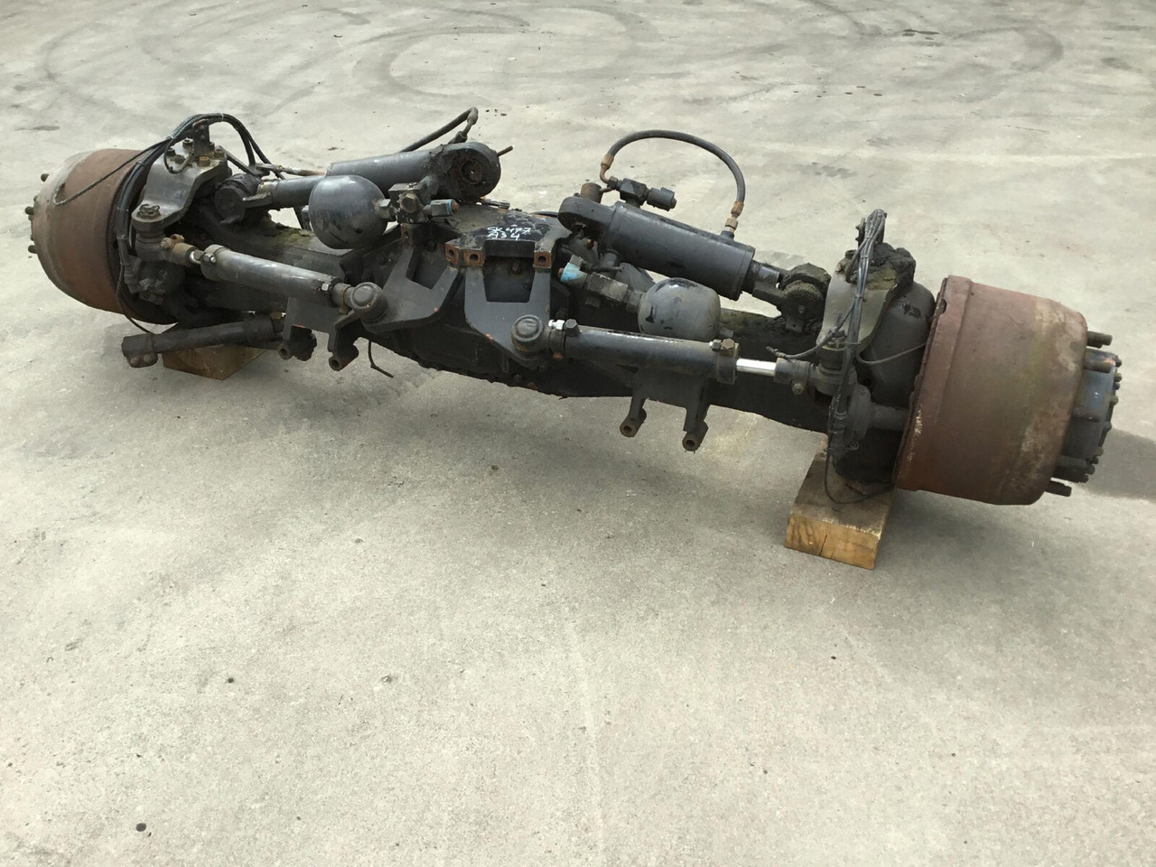 Spierings SK 477 axle 4 - Ось и запчасти для Мобильных кранов: фото 1 Spierings SK 477 axle 4 - Ось и запчасти для Мобильных кранов: фото 1