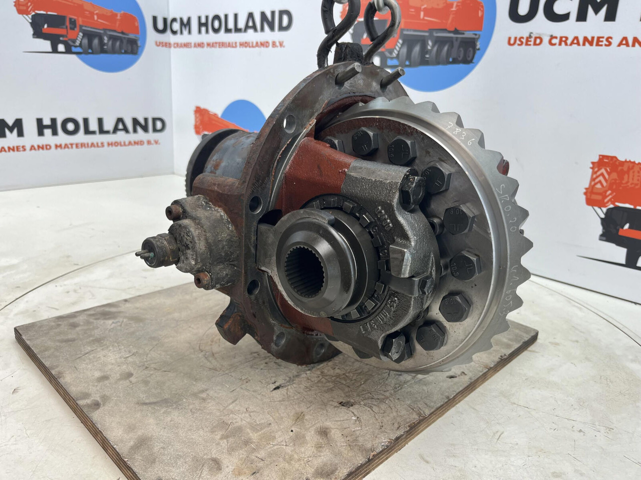 Terex AC 25 End differential 18x33 axle 2 - Дифференциал для Мобильных кранов: фото 1 Terex AC 25 End differential 18x33 axle 2 - Дифференциал для Мобильных кранов: фото 1