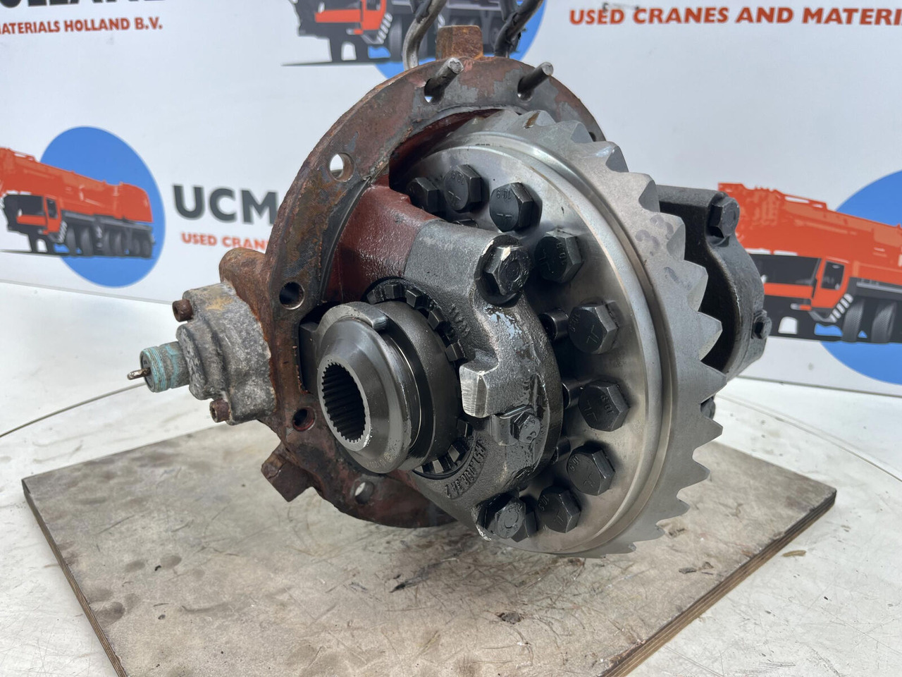 Terex AC 25 end differential 18x33 axle 1 - Дифференциал для Мобильных кранов: фото 1 Terex AC 25 end differential 18x33 axle 1 - Дифференциал для Мобильных кранов: фото 1