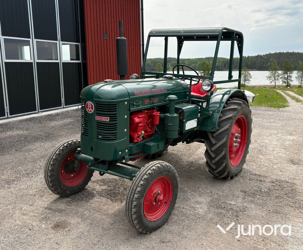 Bolinder-Munktell BM Victor traktor med kärra och tvåskärig plog - Трактор: фото 1 Bolinder-Munktell BM Victor traktor med kärra och tvåskärig plog - Трактор: фото 1