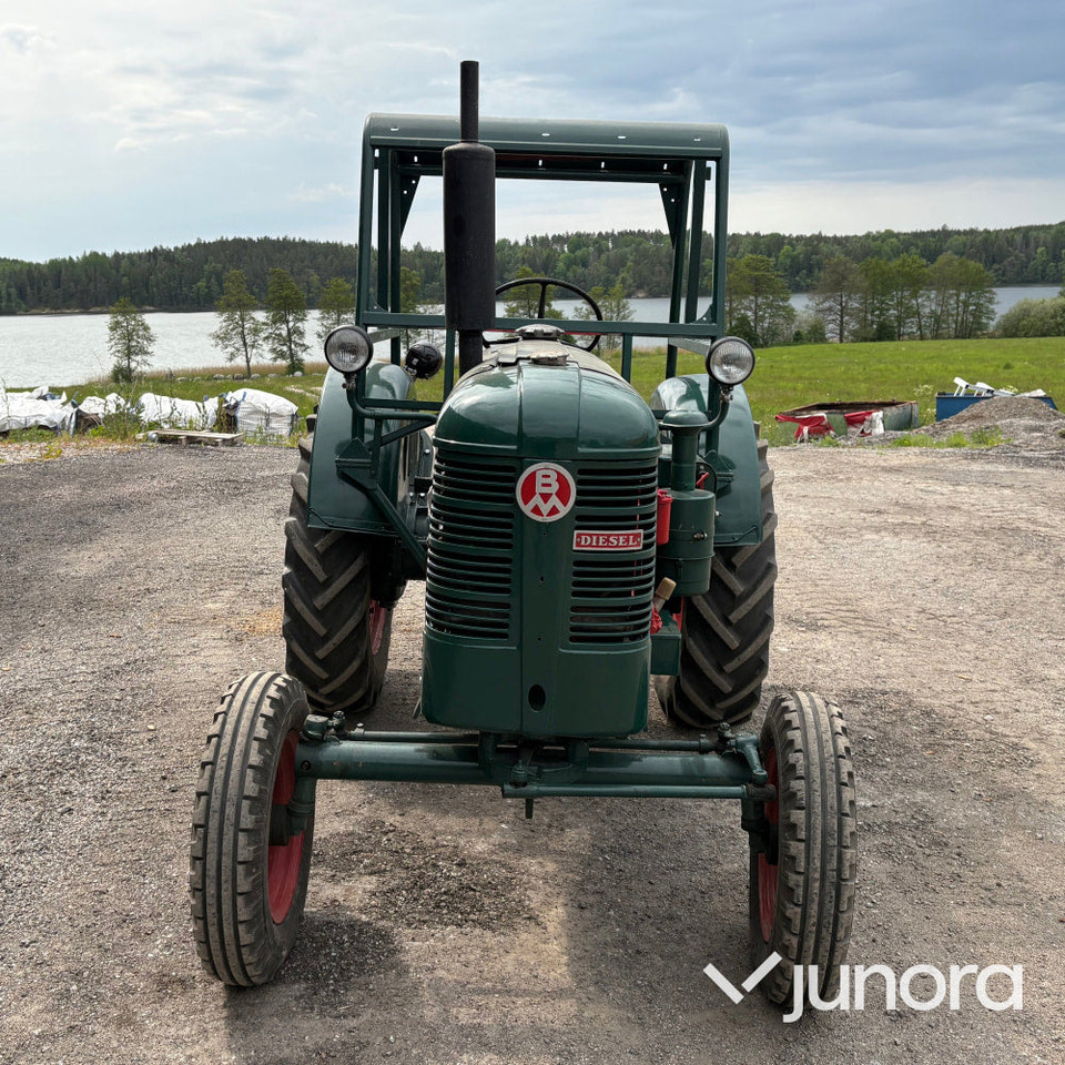 Bolinder-Munktell BM Victor traktor med kärra och tvåskärig plog - Трактор: фото 2 Bolinder-Munktell BM Victor traktor med kärra och tvåskärig plog - Трактор: фото 2