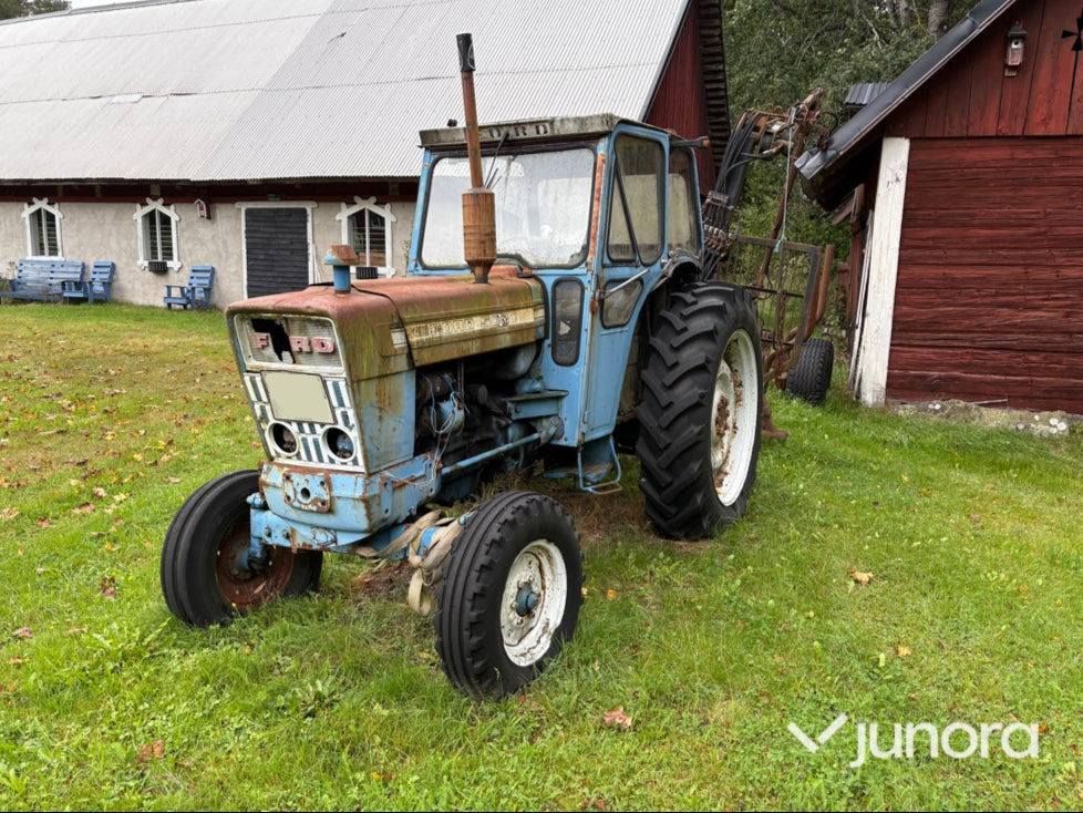 Ford 5000 med skogsvagn och kran - Трактор: фото 1 Ford 5000 med skogsvagn och kran - Трактор: фото 1