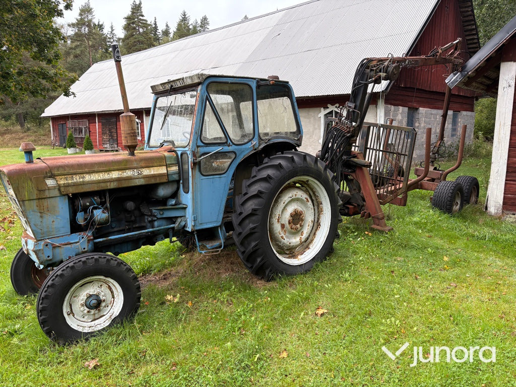 Ford 5000 med skogsvagn och kran - Трактор: фото 2 Ford 5000 med skogsvagn och kran - Трактор: фото 2