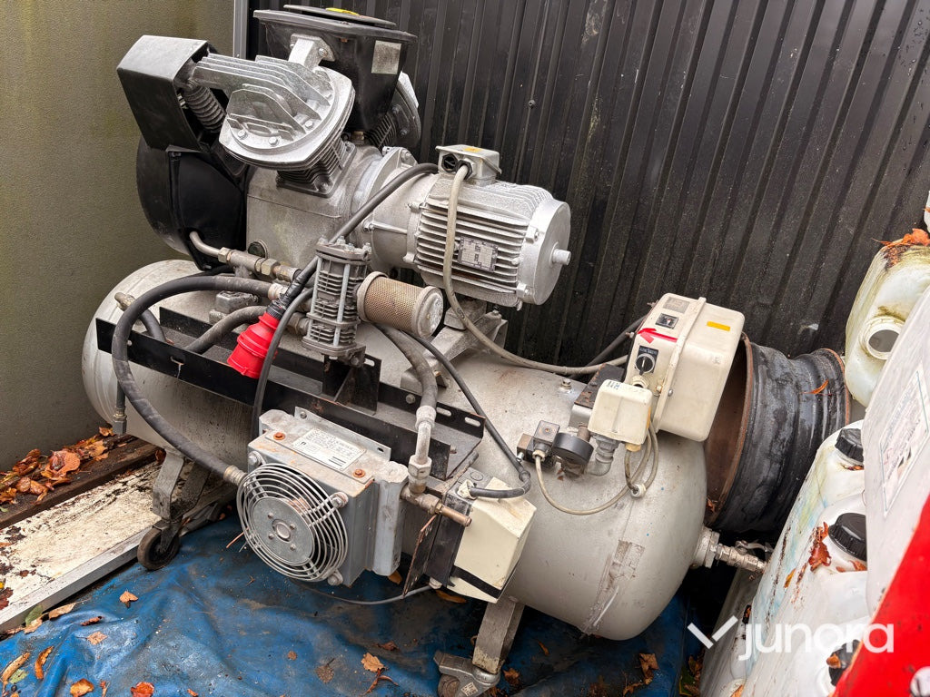 Kompressor Atlas Copco - Пневмокомпрессор для Строительной техники: фото 1 Kompressor Atlas Copco - Пневмокомпрессор для Строительной техники: фото 1