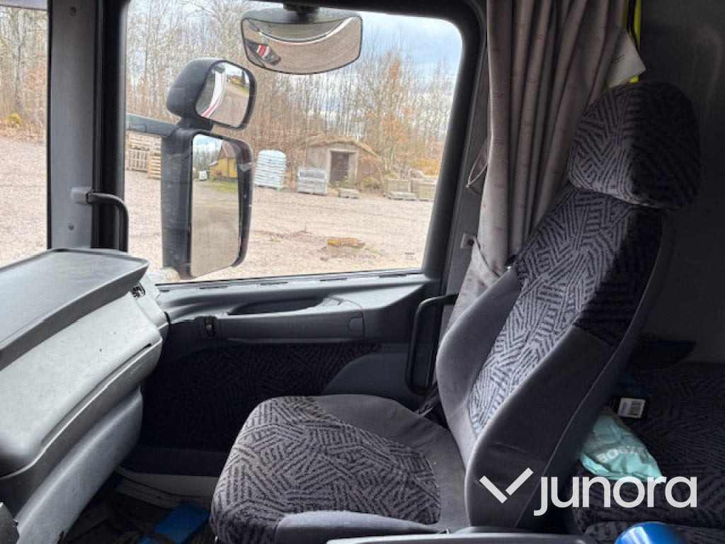 Scania P94 - Грузовик с закрытым кузовом: фото 5 Scania P94 - Грузовик с закрытым кузовом: фото 5