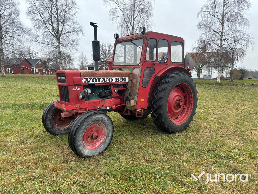 Traktor - Volvo BM 600 - Трактор: фото 1 Traktor - Volvo BM 600 - Трактор: фото 1