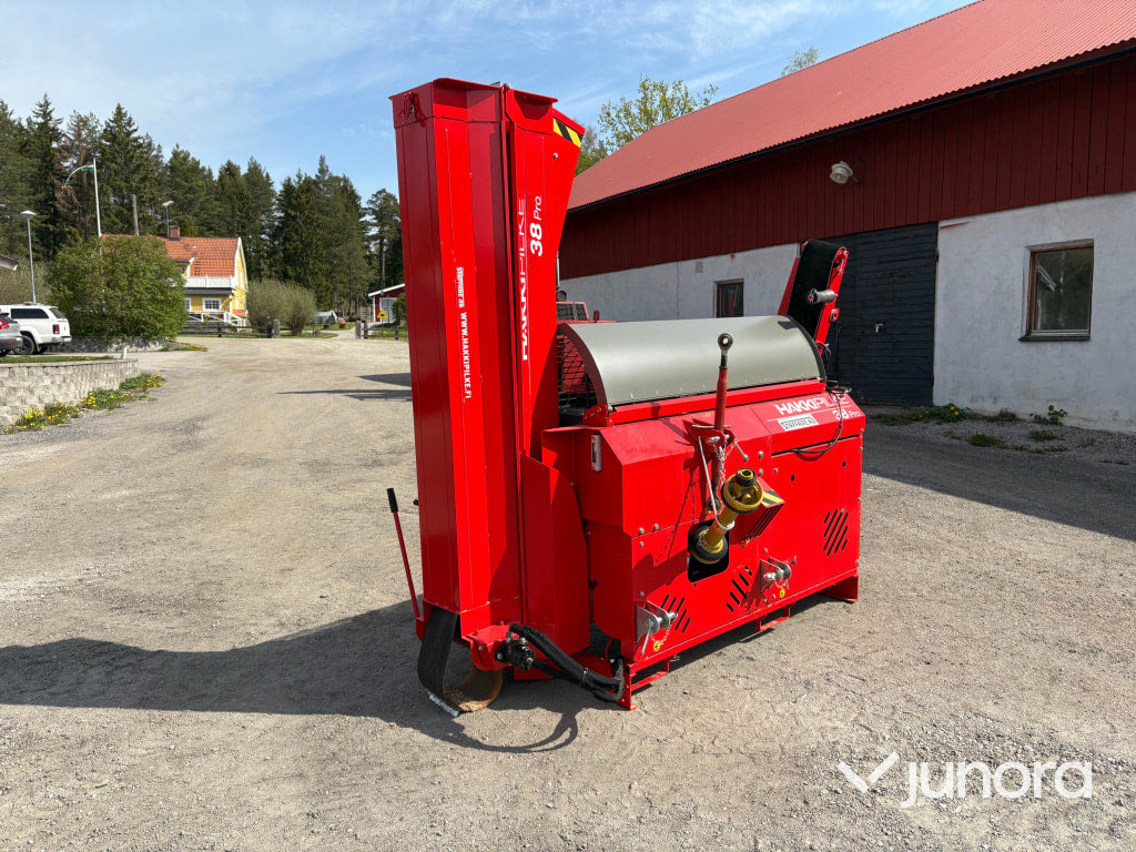 Vedmaskin Hakki Pilke 38 PRO PTO + Hydrauliskt uppläggningbord Hakki Pilke Hakkifeed 422 - Измельчитель древесины: фото 5 Vedmaskin Hakki Pilke 38 PRO PTO + Hydrauliskt uppläggningbord Hakki Pilke Hakkifeed 422 - Измельчитель древесины: фото 5