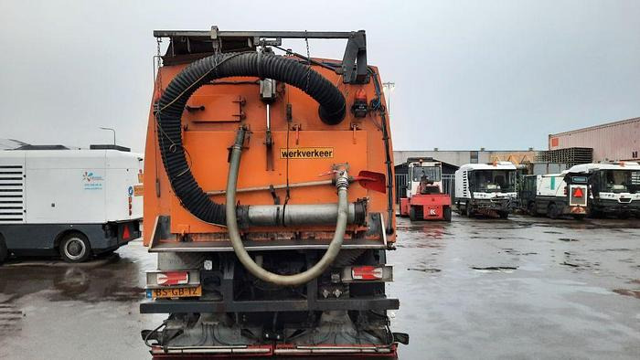 VOLVO M9 4x2R + Johnston Beam VX800 Road Cleaner - Подметально-уборочная машина: фото 3 VOLVO M9 4x2R + Johnston Beam VX800 Road Cleaner - Подметально-уборочная машина: фото 3