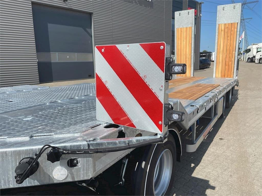 Hangler VTS-H 400 4 akslet - 2 delt ramper  - Низкорамный прицеп: фото 4 Hangler VTS-H 400 4 akslet - 2 delt ramper  - Низкорамный прицеп: фото 4