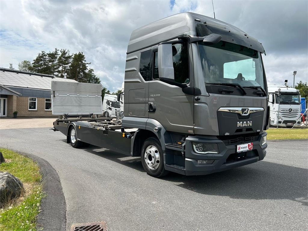 MAN TGL 8-220 4x2 BL incl. 2 stk veksellad - Грузовик-контейнеровоз/ Сменный кузов: фото 2 MAN TGL 8-220 4x2 BL incl. 2 stk veksellad - Грузовик-контейнеровоз/ Сменный кузов: фото 2