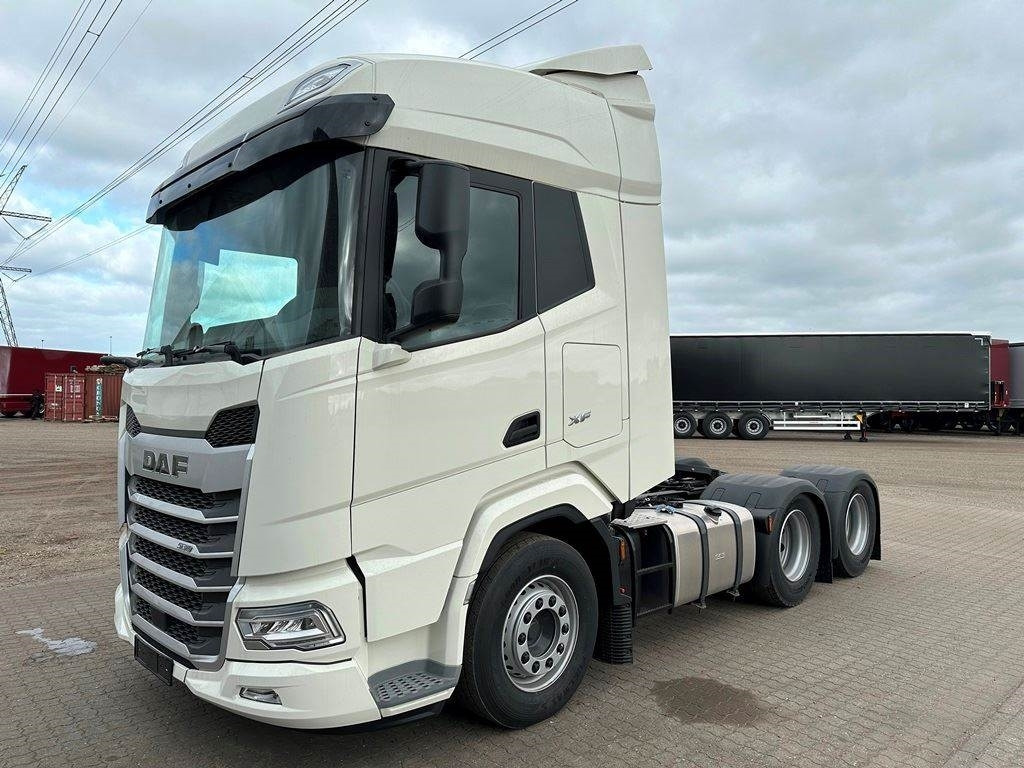 Тягач DAF XF 530 6x2: фото 1