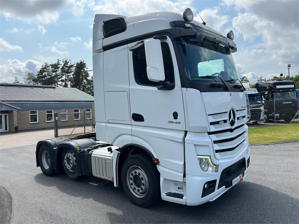 Mercedes-Benz Actros 2548 LS - Тягач: фото 2 Mercedes-Benz Actros 2548 LS - Тягач: фото 2