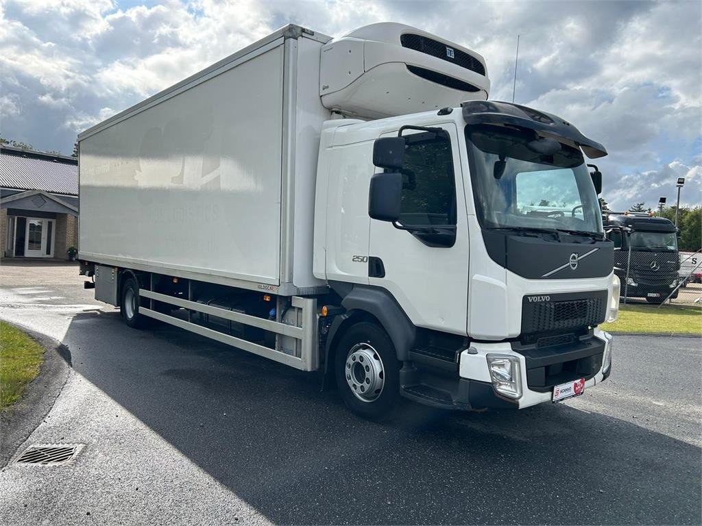 Volvo FL 250 16 ton - Рефрижератор: фото 2 Volvo FL 250 16 ton - Рефрижератор: фото 2