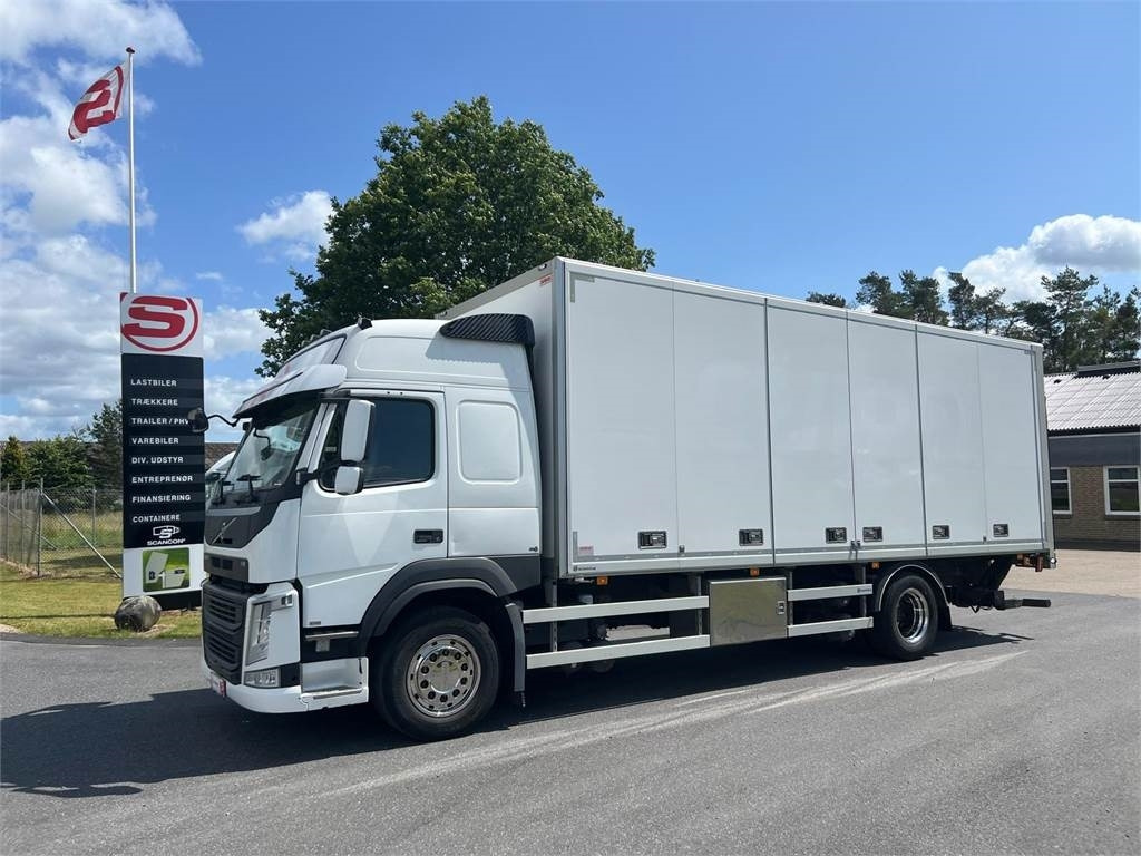 Volvo FM330 - Грузовик с закрытым кузовом: фото 1 Volvo FM330 - Грузовик с закрытым кузовом: фото 1
