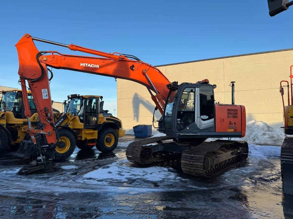 Hitachi Myyty! ZX225USRLC-3 - Гусеничный экскаватор: фото 1 Hitachi Myyty! ZX225USRLC-3 - Гусеничный экскаватор: фото 1