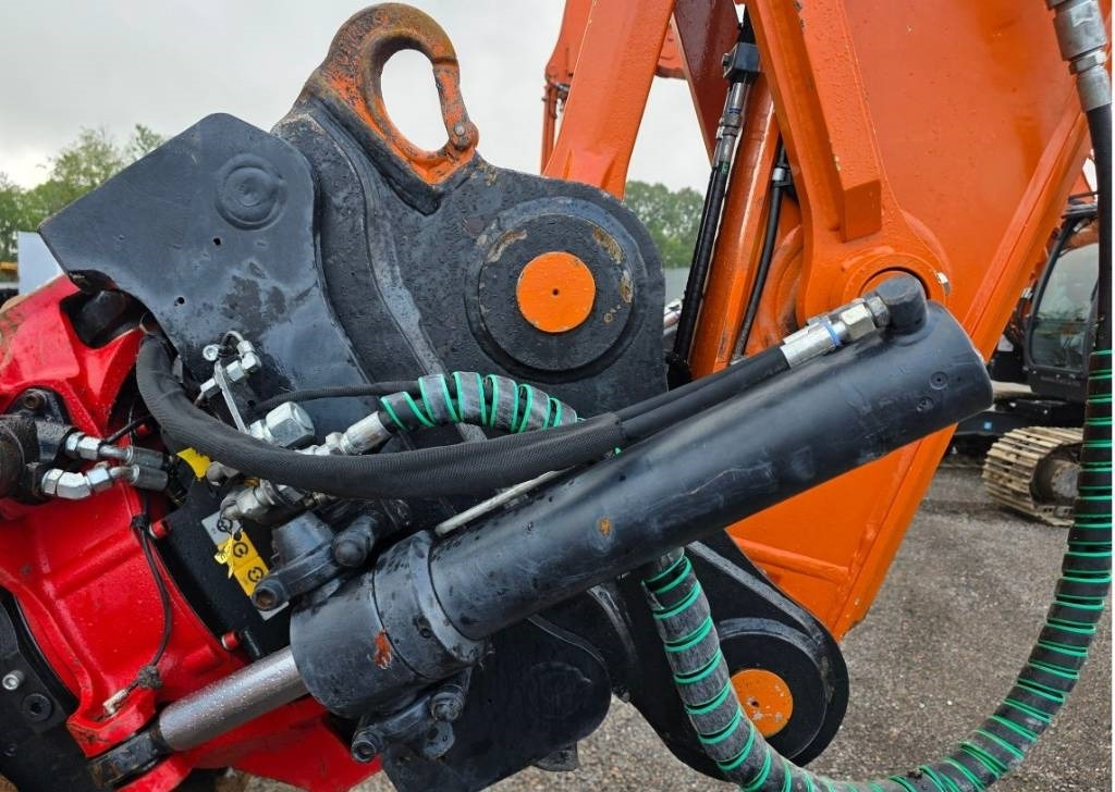 Hitachi ZX 225 US R LC-6 - Гусеничный экскаватор: фото 5 Hitachi ZX 225 US R LC-6 - Гусеничный экскаватор: фото 5