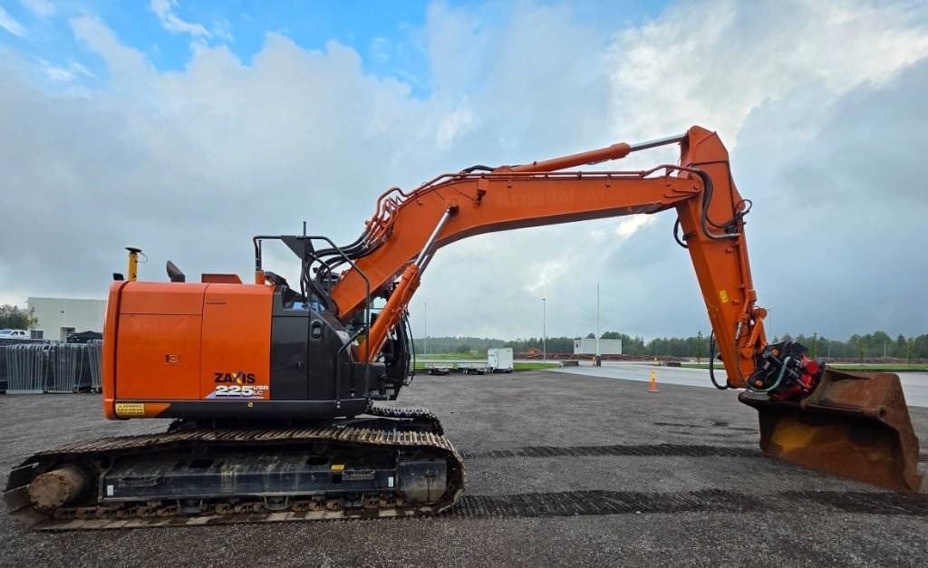 Hitachi ZX 225 US R LC-6 - Гусеничный экскаватор: фото 3 Hitachi ZX 225 US R LC-6 - Гусеничный экскаватор: фото 3