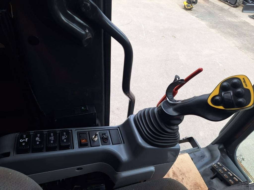 Hitachi ZX225USLC-5 PYÖRITTÄJÄLLÄ  в лизинг Hitachi ZX225USLC-5 PYÖRITTÄJÄLLÄ: фото 15