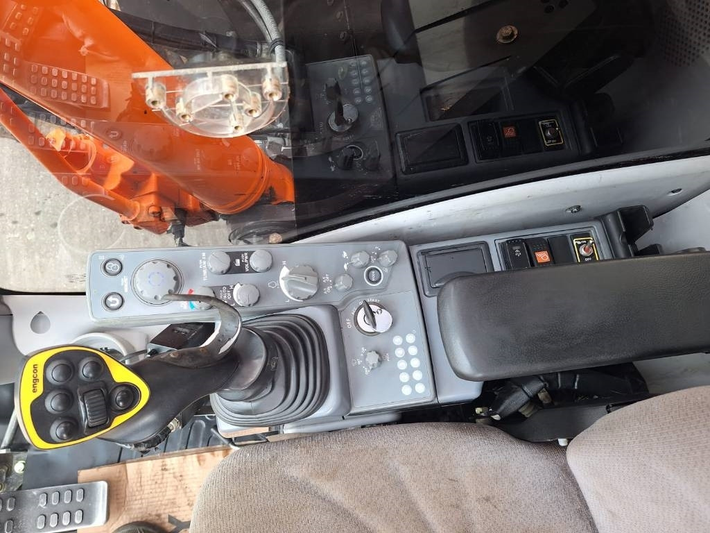 Hitachi ZX225USLC-5 PYÖRITTÄJÄLLÄ  в лизинг Hitachi ZX225USLC-5 PYÖRITTÄJÄLLÄ: фото 16