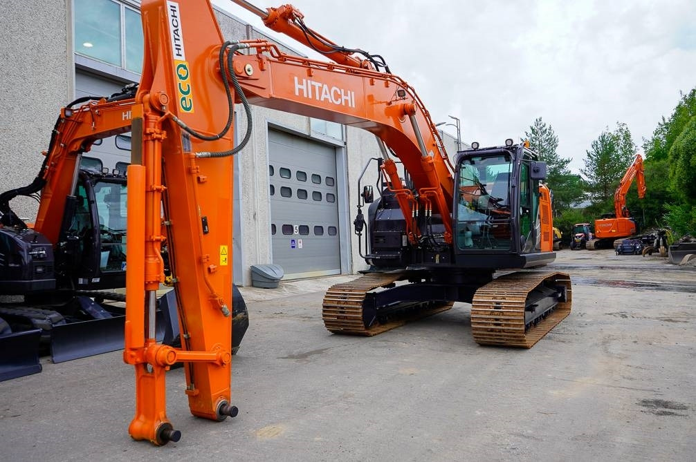 Hitachi ZX225USLC-6 - Гусеничный экскаватор: фото 3 Hitachi ZX225USLC-6 - Гусеничный экскаватор: фото 3