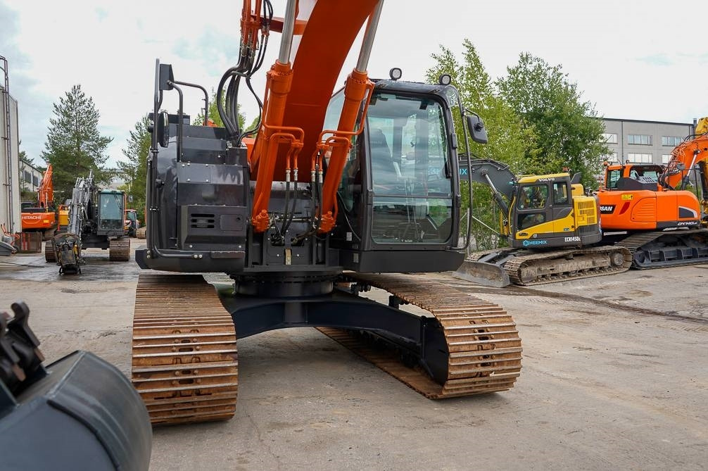 Hitachi ZX225USLC-6 - Гусеничный экскаватор: фото 5 Hitachi ZX225USLC-6 - Гусеничный экскаватор: фото 5