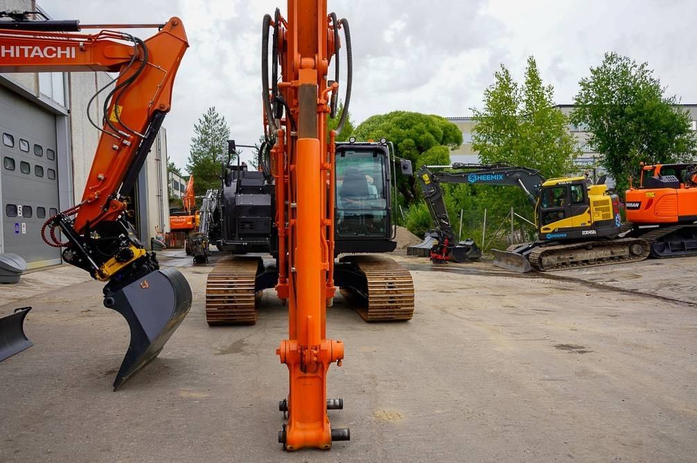 Hitachi ZX225USLC-6 - Гусеничный экскаватор: фото 4 Hitachi ZX225USLC-6 - Гусеничный экскаватор: фото 4