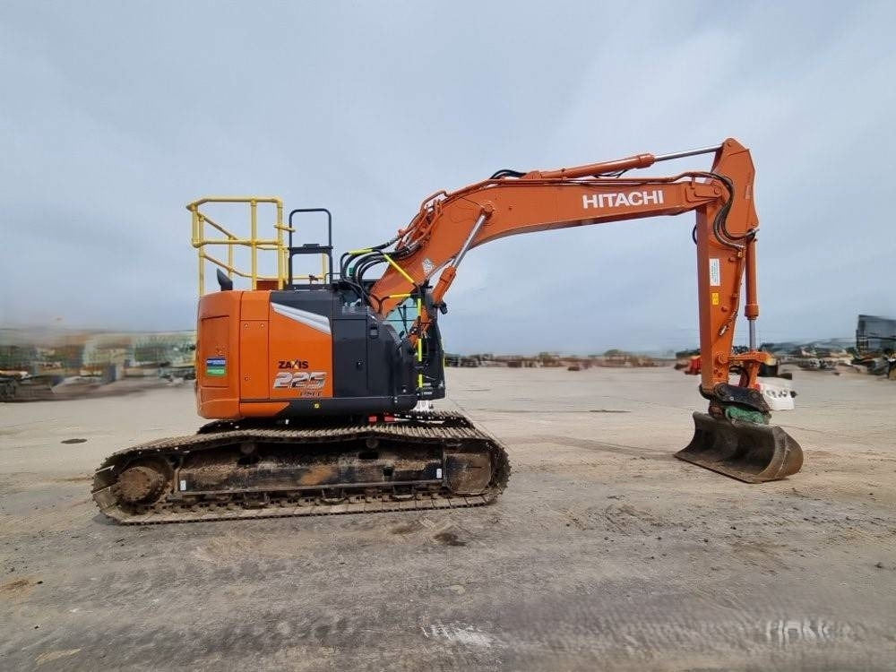 Hitachi ZX225USLC-7 - Гусеничный экскаватор: фото 2 Hitachi ZX225USLC-7 - Гусеничный экскаватор: фото 2