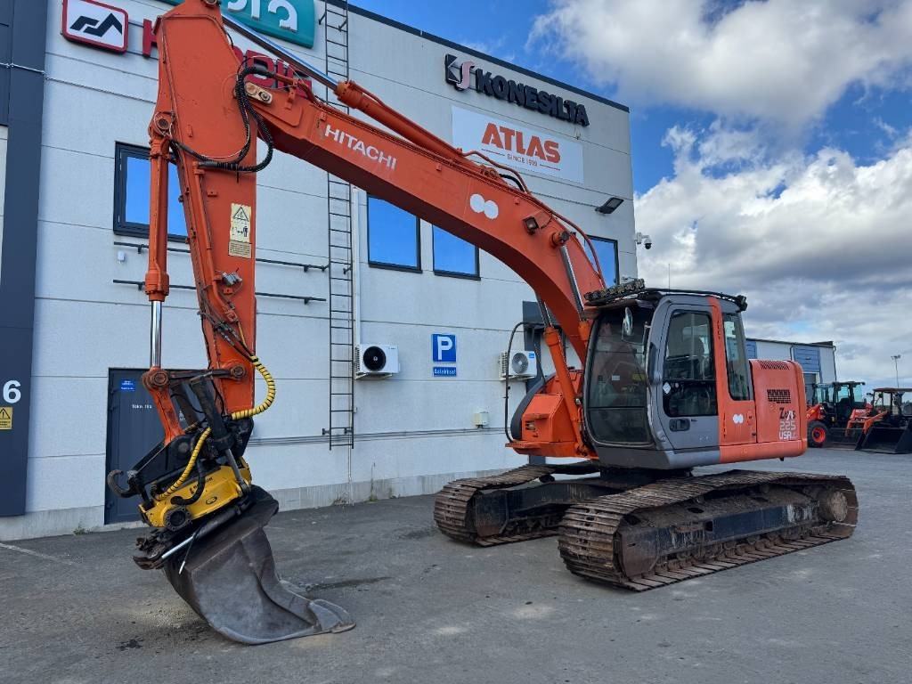 Hitachi ZX225USR PYÖRITTÄJÄLLÄ  - Гусеничный экскаватор: фото 2 Hitachi ZX225USR PYÖRITTÄJÄLLÄ  - Гусеничный экскаватор: фото 2