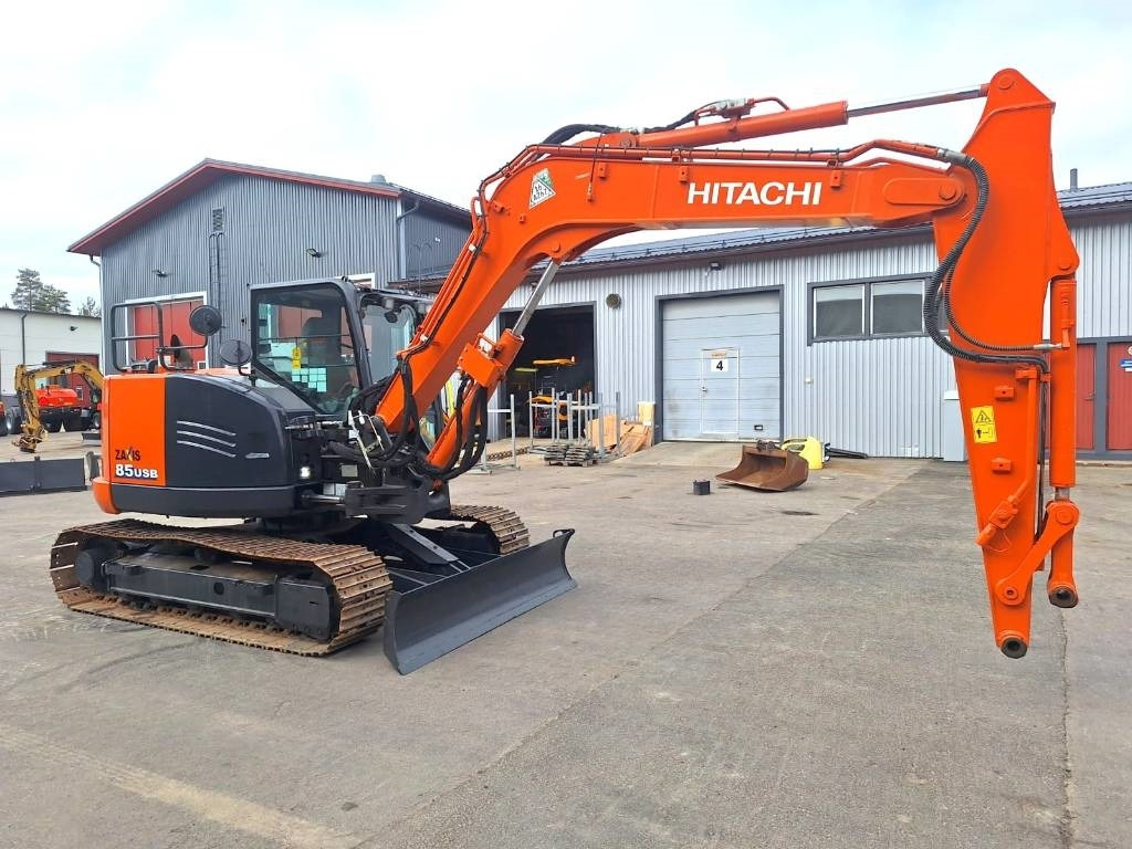 Hitachi ZX85USB-6 - Мини-экскаватор: фото 5 Hitachi ZX85USB-6 - Мини-экскаватор: фото 5