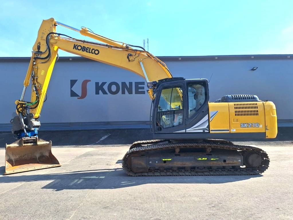 Kobelco SK210LC-11 PYÖRITTÄJÄLLÄ  - Гусеничный экскаватор: фото 1 Kobelco SK210LC-11 PYÖRITTÄJÄLLÄ  - Гусеничный экскаватор: фото 1