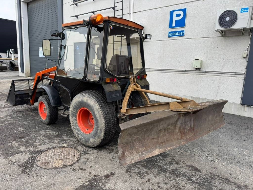 Kubota L245 DT ETUKUORMAAJALLA  - Трактор: фото 2 Kubota L245 DT ETUKUORMAAJALLA  - Трактор: фото 2