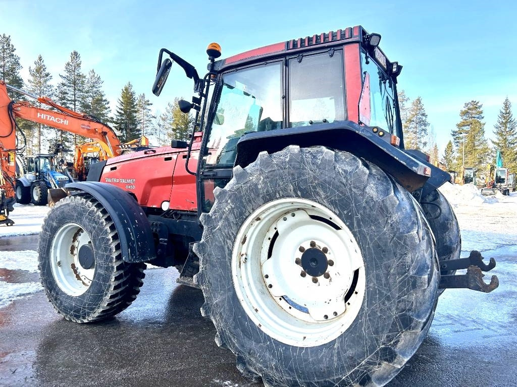 Valtra MYYTY! SOLD! 8450 ETUNOSTOLAITTEELLA - Трактор: фото 3 Valtra MYYTY! SOLD! 8450 ETUNOSTOLAITTEELLA - Трактор: фото 3