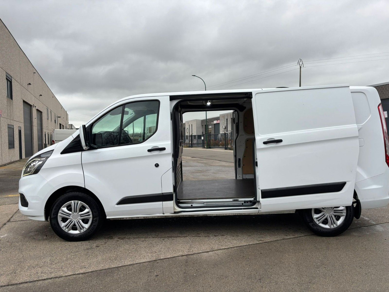Ford Transit Custom 2.0TDCI. Klima. Navi. Kamera. - Легковой фургон: фото 1 Ford Transit Custom 2.0TDCI. Klima. Navi. Kamera. - Легковой фургон: фото 1