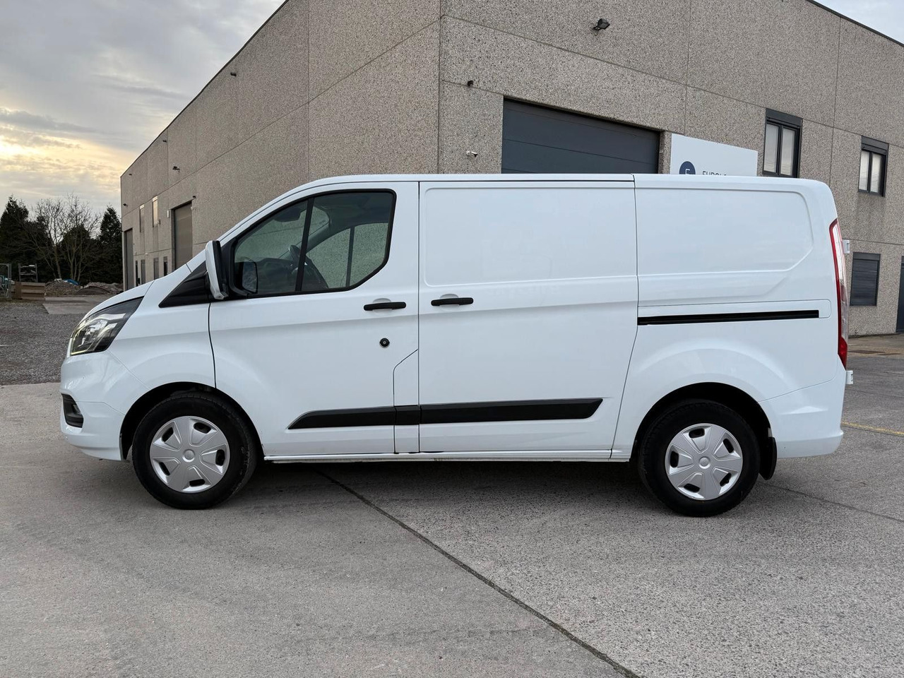 Ford Transit Custom 2.0TDCI. Klima. Navi. Tempomat. - Легковой фургон: фото 3 Ford Transit Custom 2.0TDCI. Klima. Navi. Tempomat. - Легковой фургон: фото 3