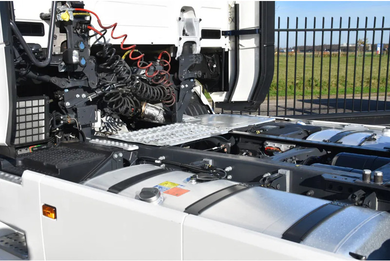 Scania S460 NGS 4x2NB - ONLY 112 TKM - FULL AIR - PARK. AIRCO - LEATHER SEATS - 2 x FUEL TANKS - LED LIGHTS - EXCELLENT CONDITION - - Тягач: фото 4 Scania S460 NGS 4x2NB - ONLY 112 TKM - FULL AIR - PARK. AIRCO - LEATHER SEATS - 2 x FUEL TANKS - LED LIGHTS - EXCELLENT CONDITION - - Тягач: фото 4