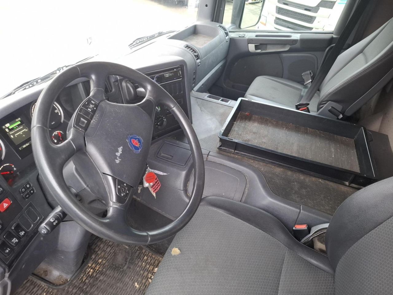 SCANIA SCANIA P250 Fourgon Hayon - Грузовик-шасси: фото 3 SCANIA SCANIA P250 Fourgon Hayon - Грузовик-шасси: фото 3