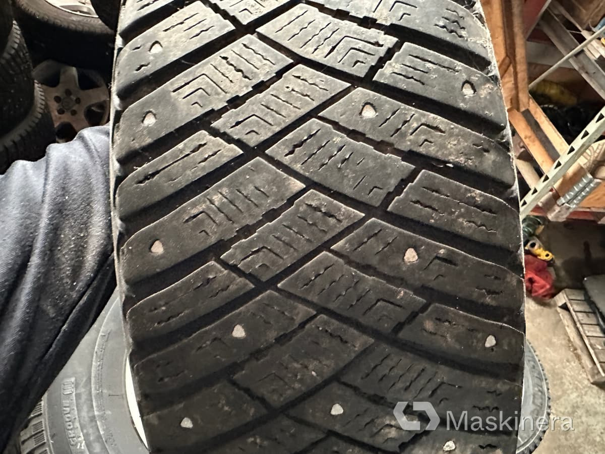 4 st dubbdäck på fälg Goodyear Ultragrip - Колесо для Коммерческих автомобилей: фото 4 4 st dubbdäck på fälg Goodyear Ultragrip - Колесо для Коммерческих автомобилей: фото 4